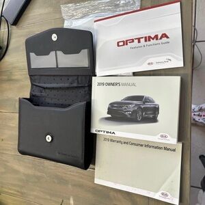 2019 Kia Optima Owners Manual Handbook Set with Case OEM I04B05012.  In EUC!